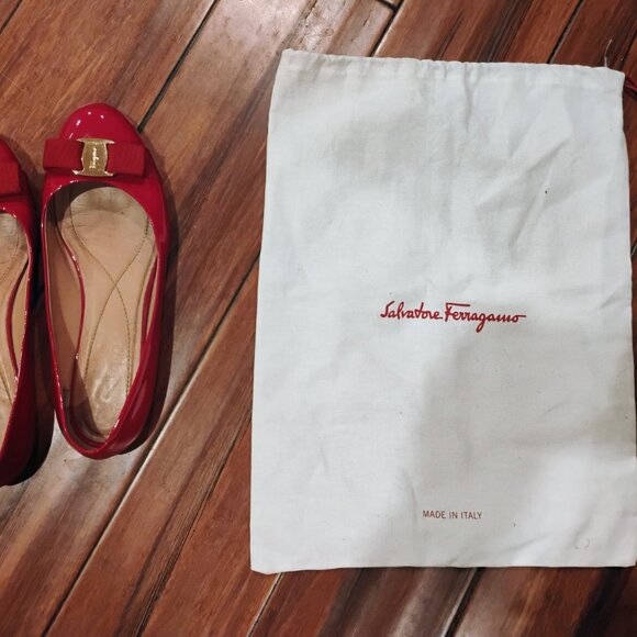 Rosso / red gold Salvatore Ferragamo patent Varina leather Ferragamo Ballet flat - Picture 2 of 7